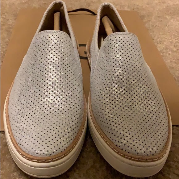 UGG - Picture 2 of 7